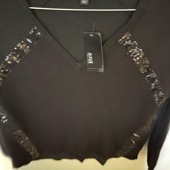 a.n.a.A NEW APPROACH size medium black sweater with sequined decor on fr… - Picture 3 of 9